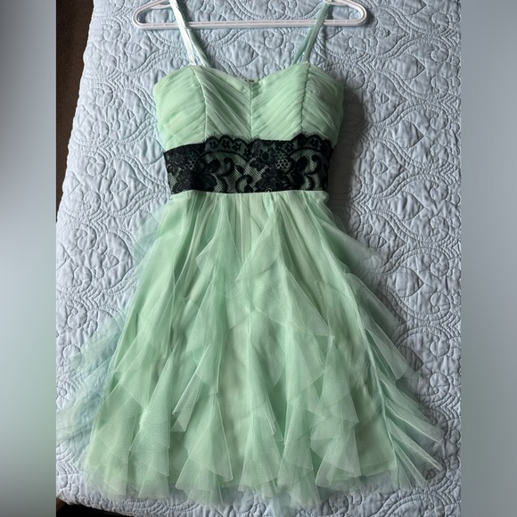 Le Chateau Mint Green Dress - Picture 2 of 5